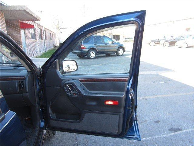 Jeep Grand Cherokee 2002 photo 1