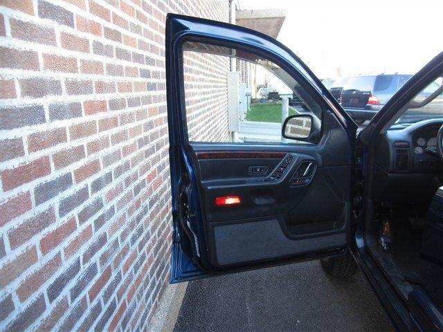 Jeep Grand Cherokee 2002 photo 3