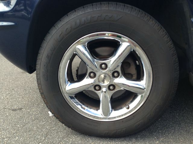 Jeep Grand Cherokee 2004 Chevrolet Z06 SUV