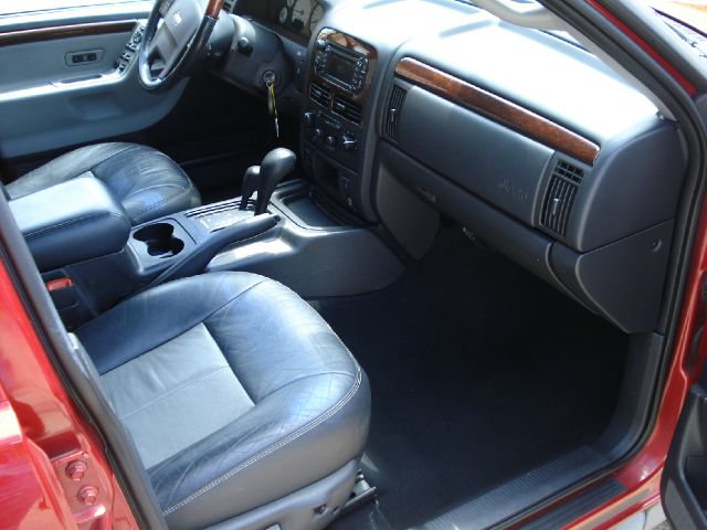 Jeep Grand Cherokee 2.4i Sedan SUV