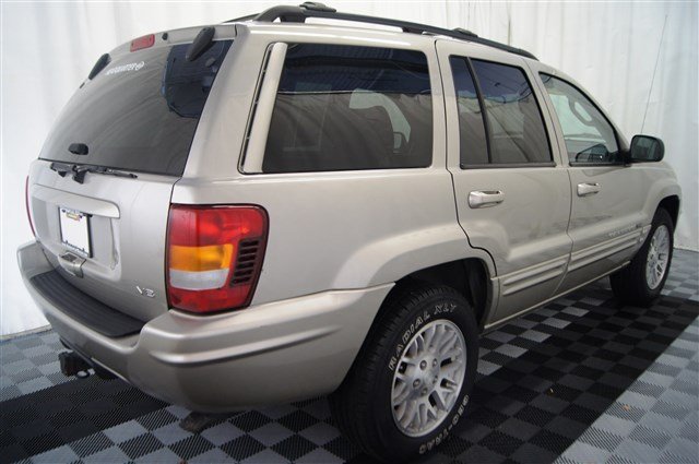Jeep Grand Cherokee 2004 photo 1