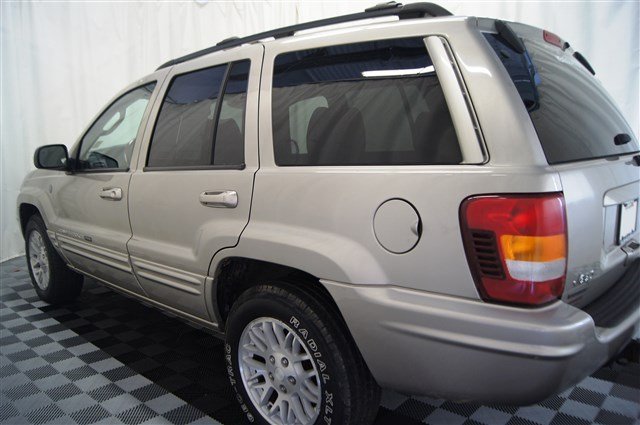 Jeep Grand Cherokee 2004 photo 2