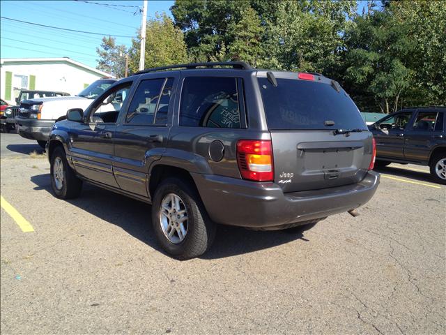 Jeep Grand Cherokee LS SUV