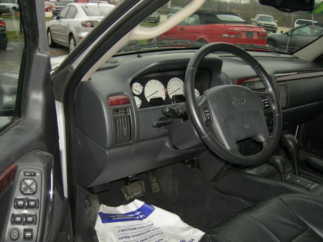 Jeep Grand Cherokee 2004 photo 2