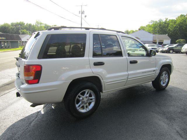 Jeep Grand Cherokee 4dr 114 WB W/4.6l AWD SUV