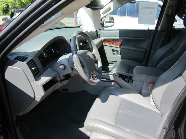 Jeep Grand Cherokee 2005 photo 2