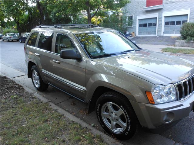 Jeep Grand Cherokee SLT 25 Sport Utility