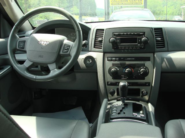 Jeep Grand Cherokee 2005 photo 11