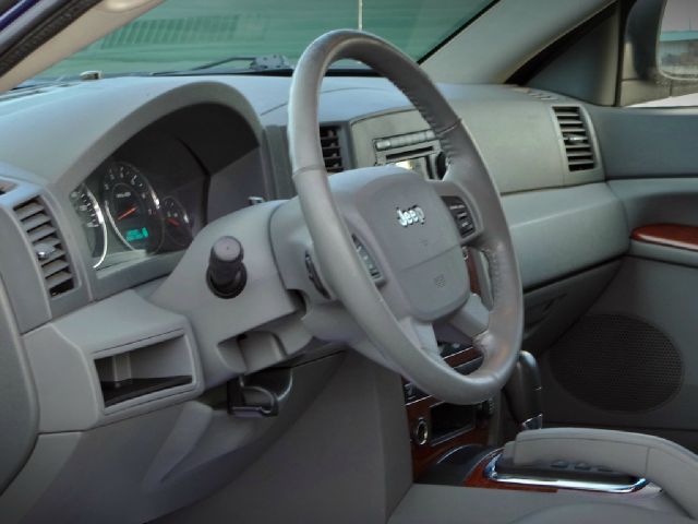 Jeep Grand Cherokee Super SUV