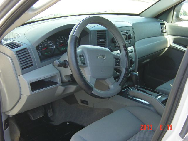 Jeep Grand Cherokee 2005 photo 2