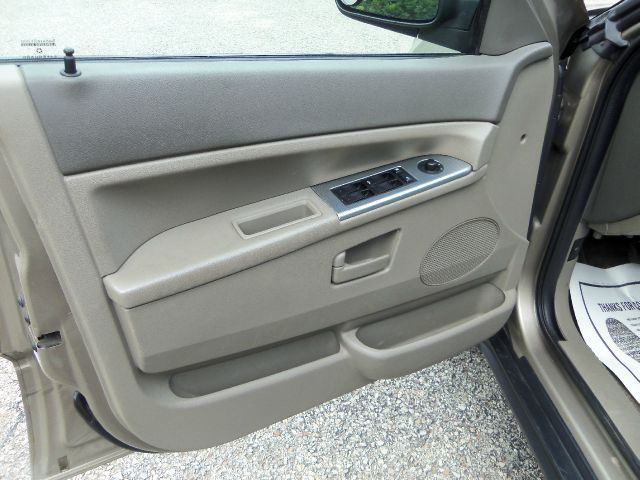 Jeep Grand Cherokee LS SUV