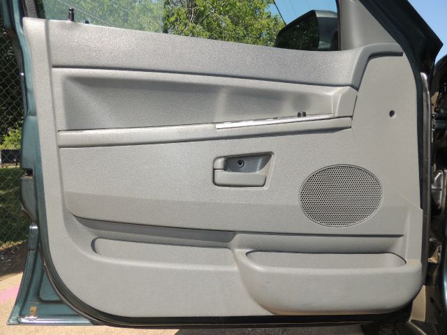 Jeep Grand Cherokee 2005 photo 16