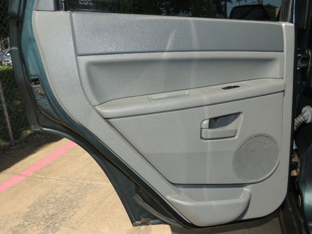 Jeep Grand Cherokee 2005 photo 24