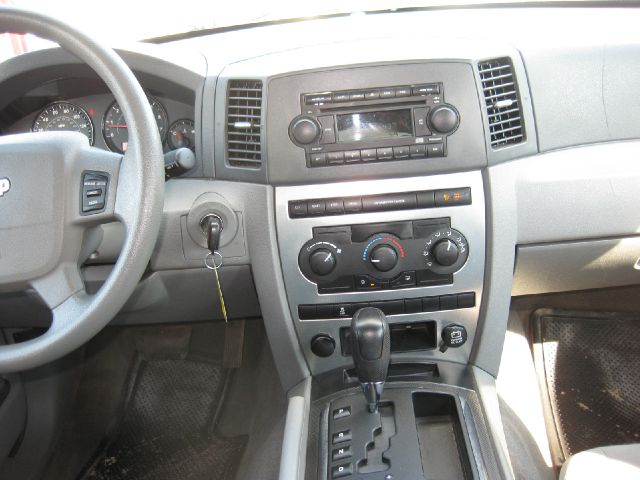 Jeep Grand Cherokee 2005 photo 11