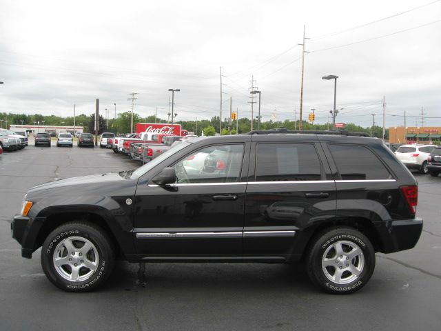 Jeep Grand Cherokee 2005 photo 2