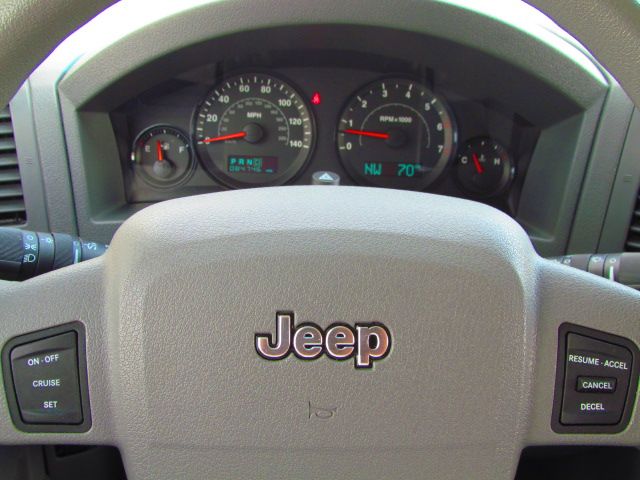 Jeep Grand Cherokee 2005 photo 13