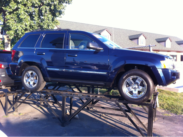 Jeep Grand Cherokee 2005 photo 2