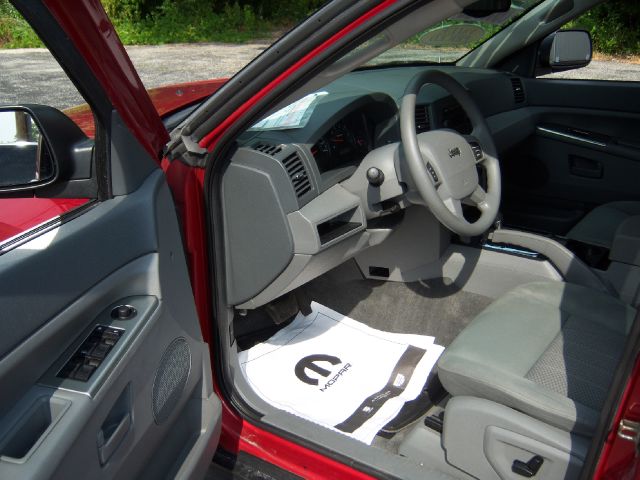 Jeep Grand Cherokee 2005 photo 2