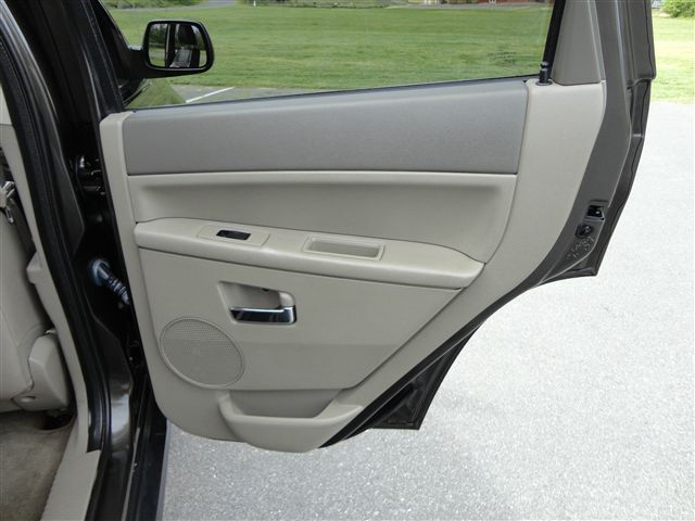 Jeep Grand Cherokee 2005 photo 18