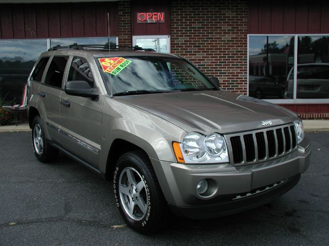 Jeep Grand Cherokee 2005 photo 2