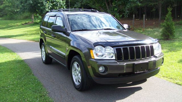 Jeep Grand Cherokee 2005 photo 2