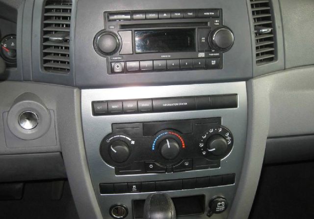 Jeep Grand Cherokee 2005 photo 17