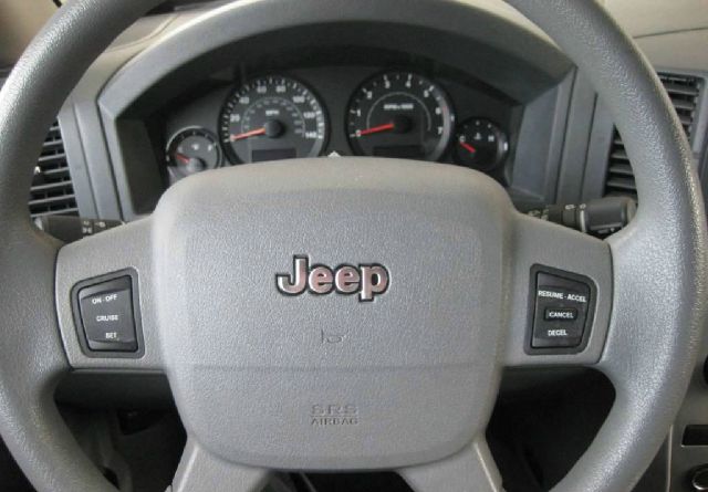 Jeep Grand Cherokee 2005 photo 2
