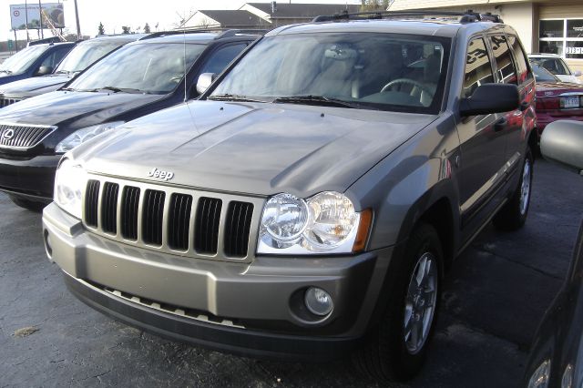 Jeep Grand Cherokee 2005 photo 2