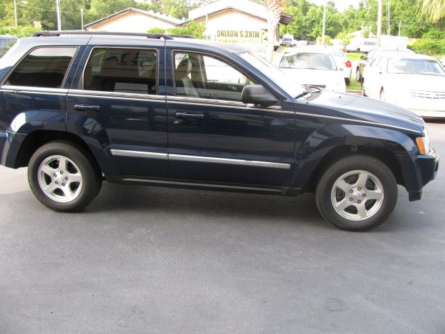 Jeep Grand Cherokee Crew Cab 4WD XLT SUV