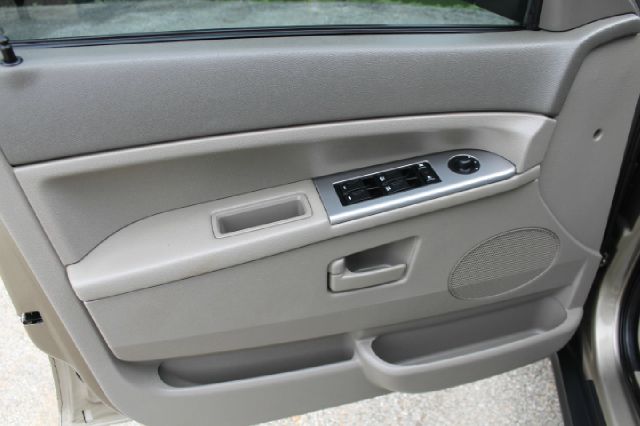 Jeep Grand Cherokee 2006 photo 3