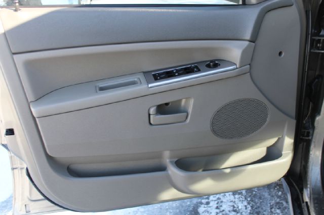 Jeep Grand Cherokee 2006 photo 2