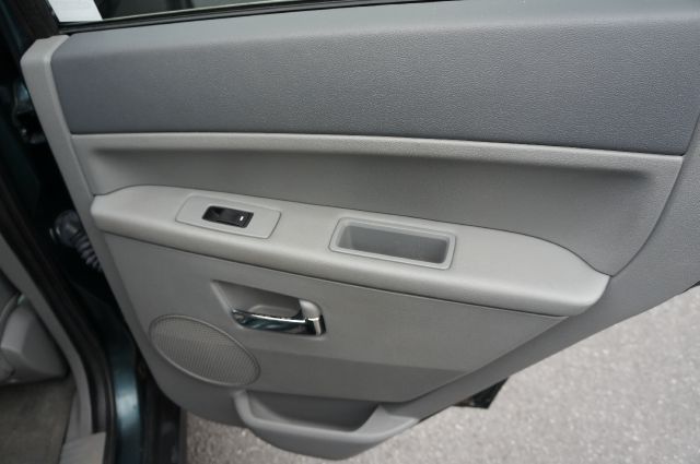 Jeep Grand Cherokee 2006 photo 12