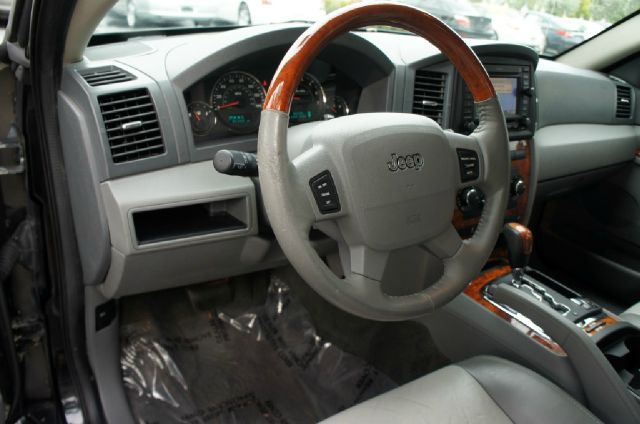 Jeep Grand Cherokee 2006 photo 2