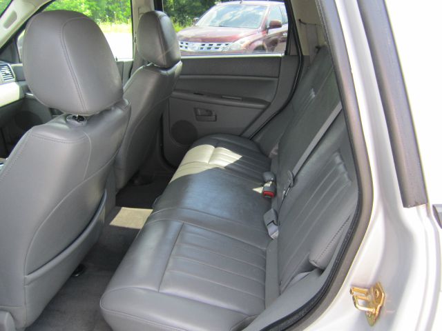 Jeep Grand Cherokee Sedan 4dr SUV