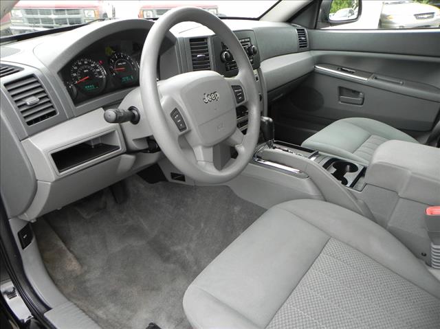 Jeep Grand Cherokee 2006 photo 12