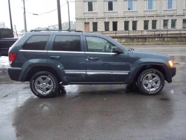 Jeep Grand Cherokee Super SUV