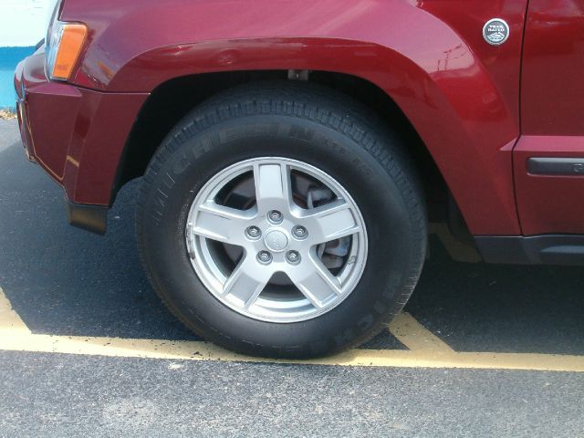 Jeep Grand Cherokee Base W/nav.sys SUV