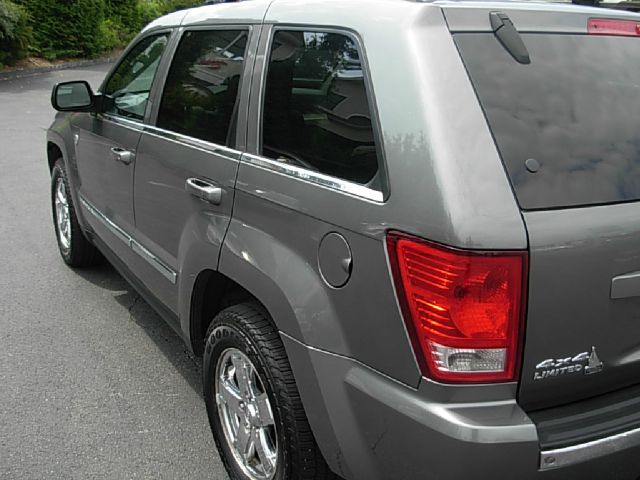 Jeep Grand Cherokee Base W/nav.sys SUV