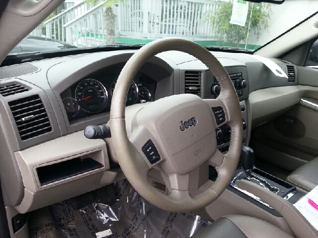 Jeep Grand Cherokee Base W/nav.sys SUV