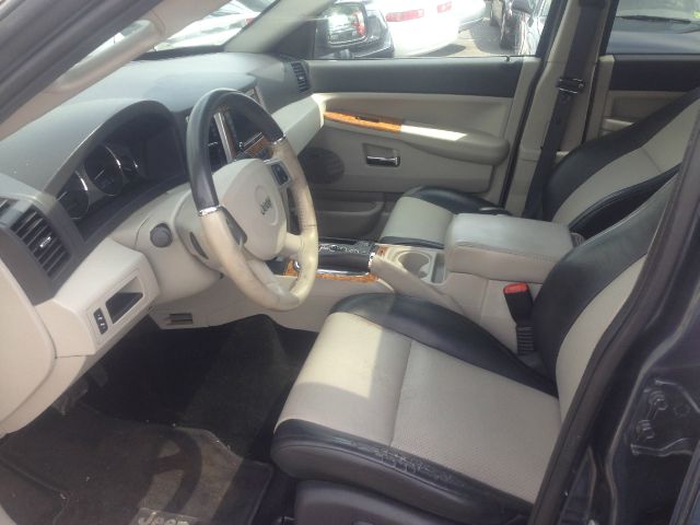 Jeep Grand Cherokee Super SUV