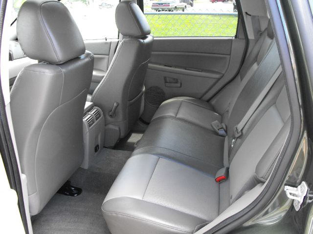 Jeep Grand Cherokee Base W/nav.sys SUV