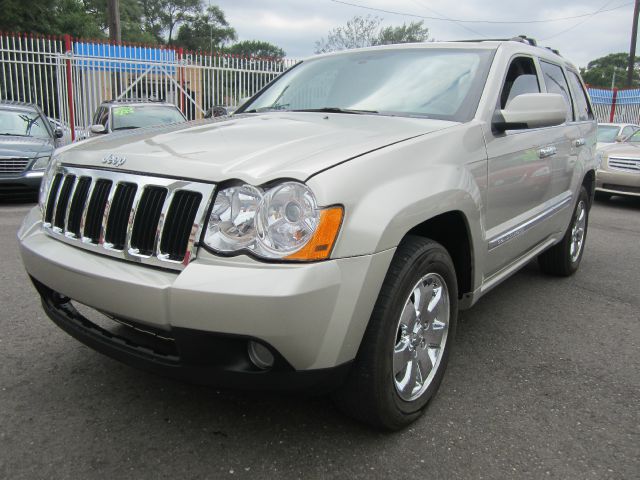 Jeep Grand Cherokee 2.4i Sedan SUV