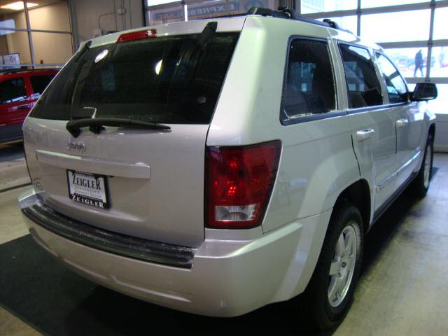Jeep Grand Cherokee 2010 photo 3