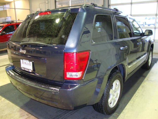 Jeep Grand Cherokee 2010 photo 4
