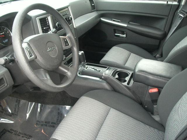 Jeep Grand Cherokee 2010 photo 3
