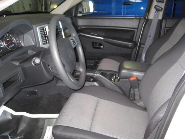 Jeep Grand Cherokee 2010 photo 2