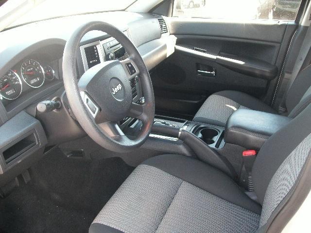 Jeep Grand Cherokee 2010 photo 3