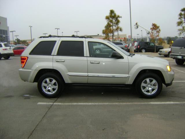 Jeep Grand Cherokee 2010 photo 1