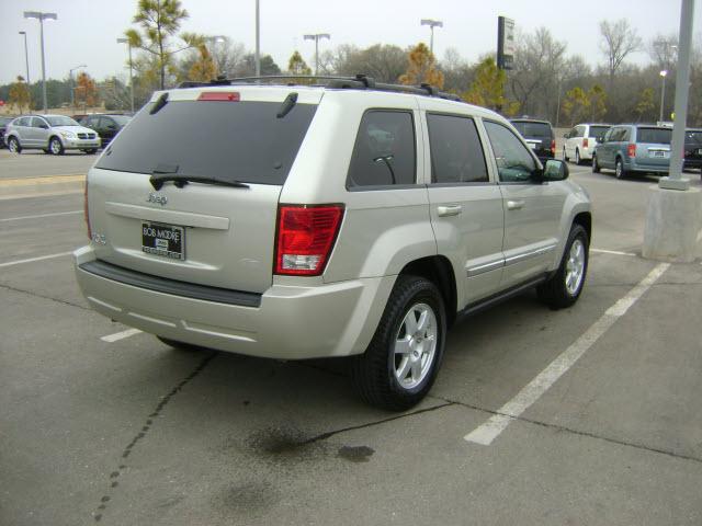 Jeep Grand Cherokee 2010 photo 2