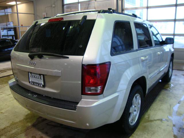 Jeep Grand Cherokee 2010 photo 4